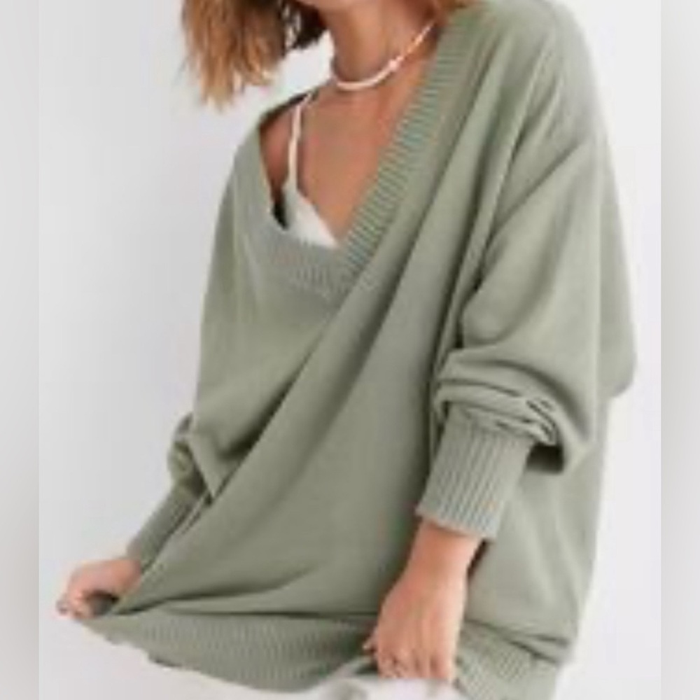 NWOT!!  Aerie Down-To-Earth V-Neck Sweatshirt Sz M